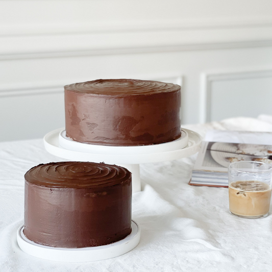 CHOCOLATE GANACHE & SALTED CARAMEL CAKE